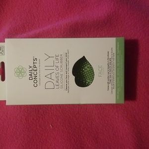 Silicone facial scrubber